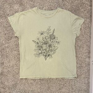 Green Fitted Graphic Short Sleeve Tee